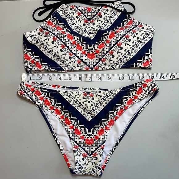 Cupshe cream/red/blue bandanna print bikin… - Picture 3 of 11